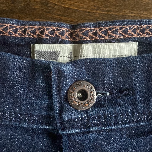 Levi’s Dark Denim Mid Rise Shorts sz 4 - Picture 2 of 6